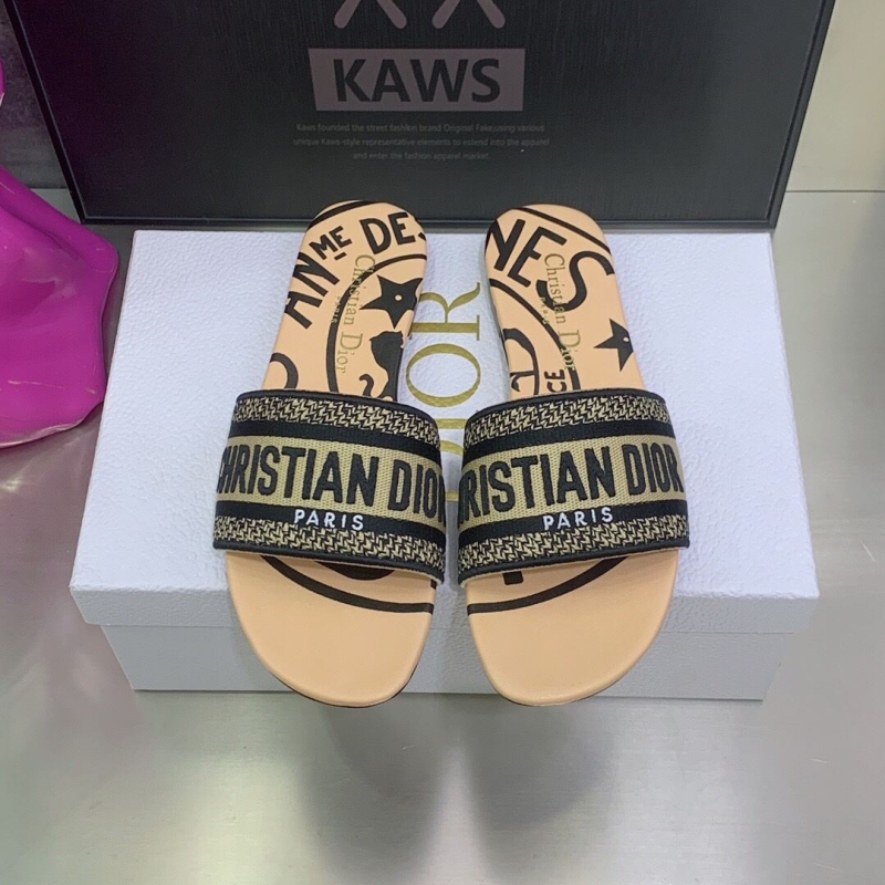 ch**an D*or slippers